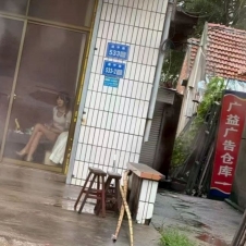 #南通#,#扫街# 另外对面两家水果店搞笑的很