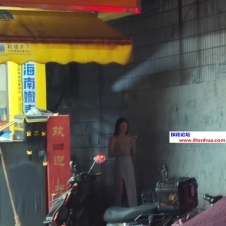 #长沙#,#扫街# 2] 长沙 雨花区商贸城 昨晚前往 还是一如既往的妹妹 挑了一个穿着风骚奶子超大的泄火